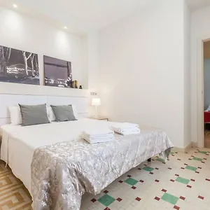 T2, Tirso De Molina, Luminoso Y Tranquilo Seville